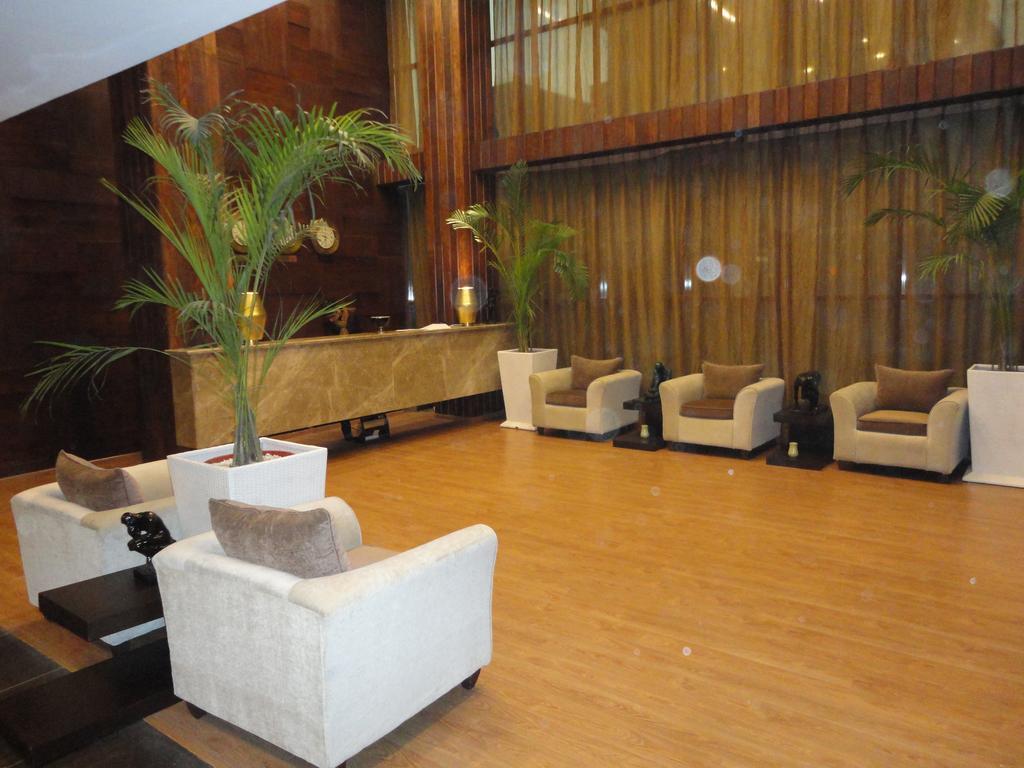 Corporate Regency Hotel New Delhi Exterior foto