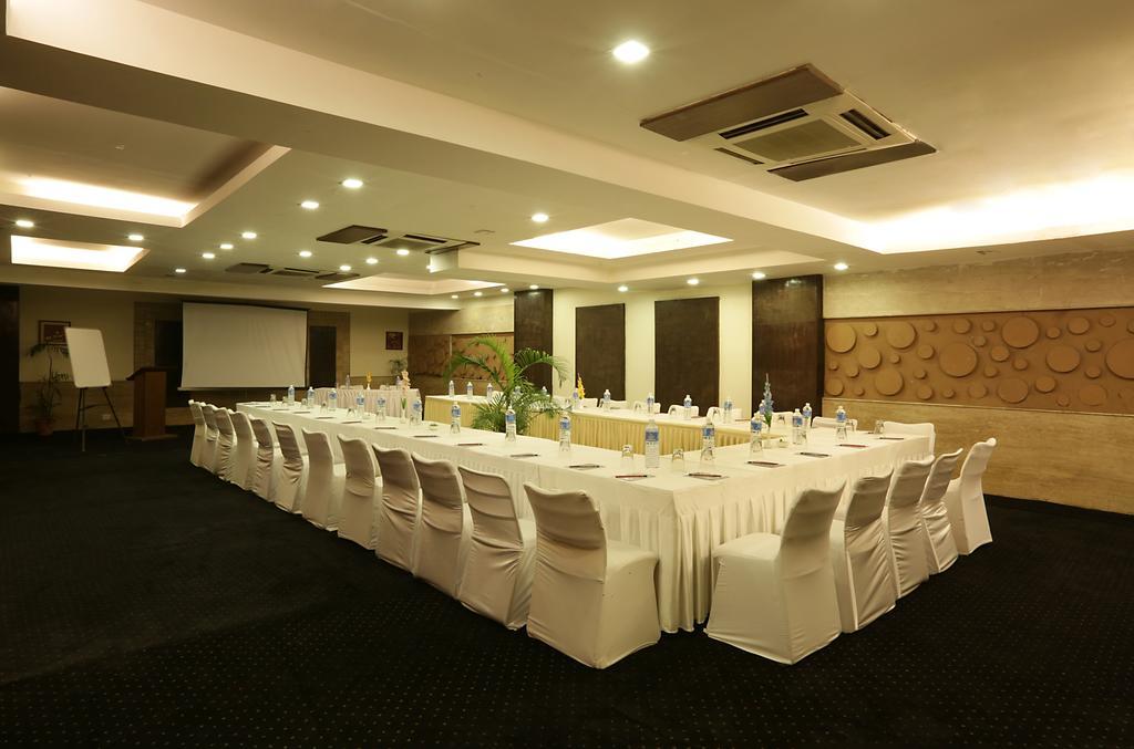 Corporate Regency Hotel New Delhi Exterior foto