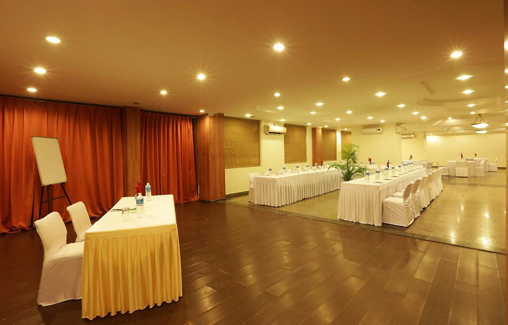 Corporate Regency Hotel New Delhi Exterior foto