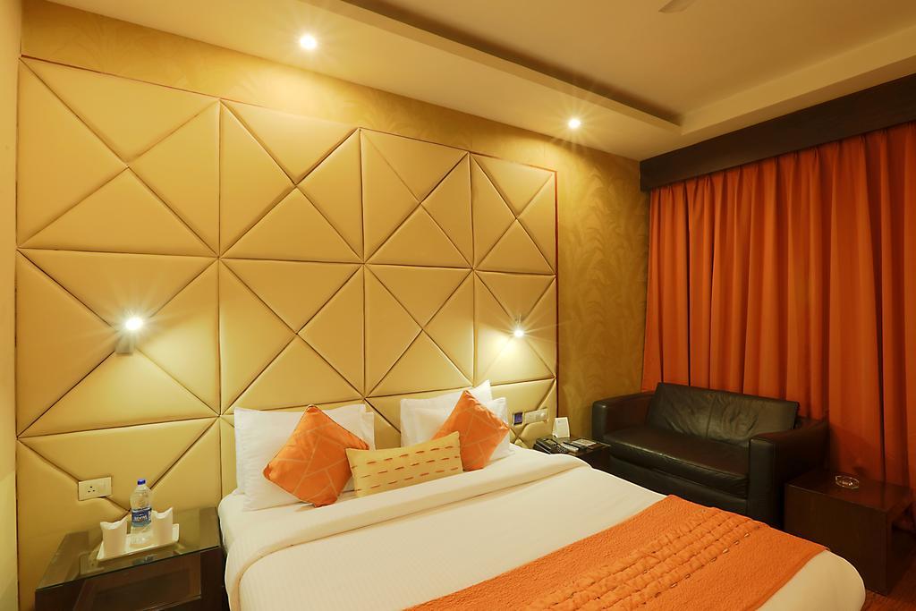 Corporate Regency Hotel New Delhi Exterior foto
