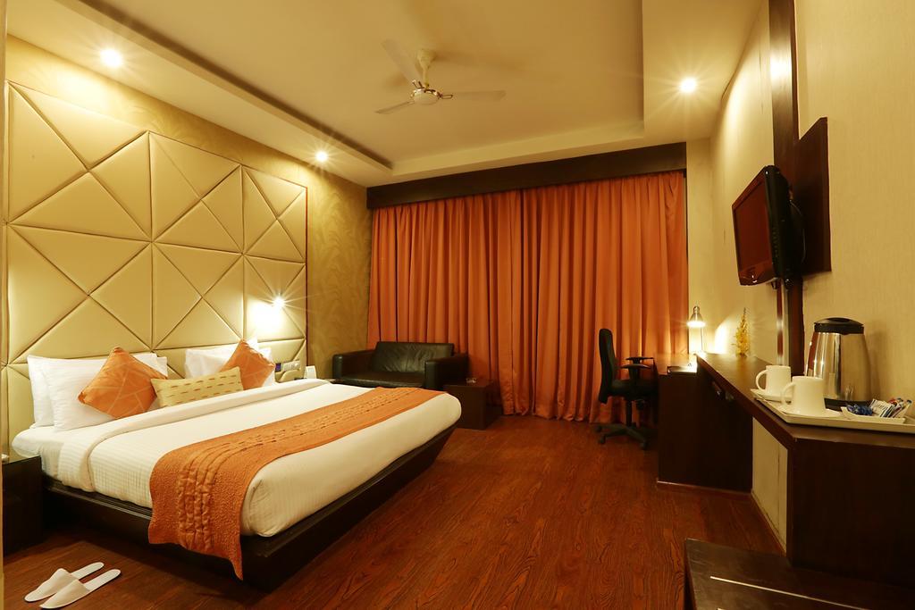 Corporate Regency Hotel New Delhi Exterior foto