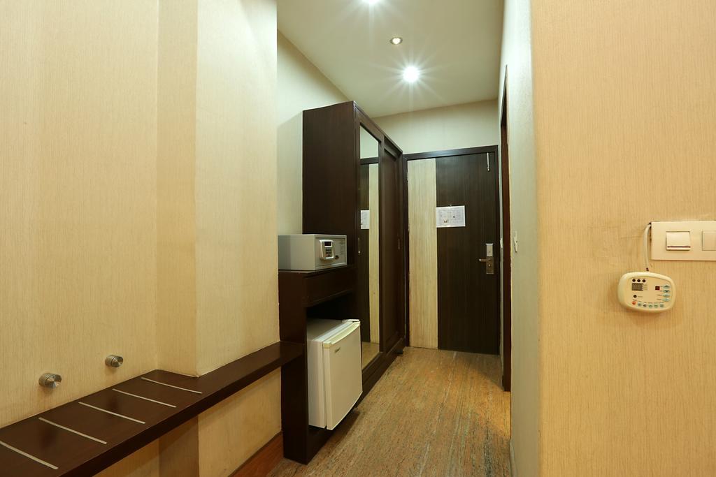 Corporate Regency Hotel New Delhi Exterior foto