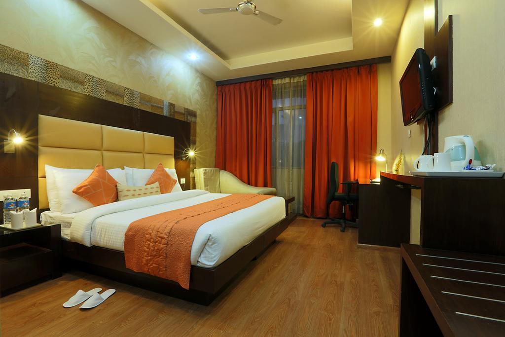 Corporate Regency Hotel New Delhi Exterior foto