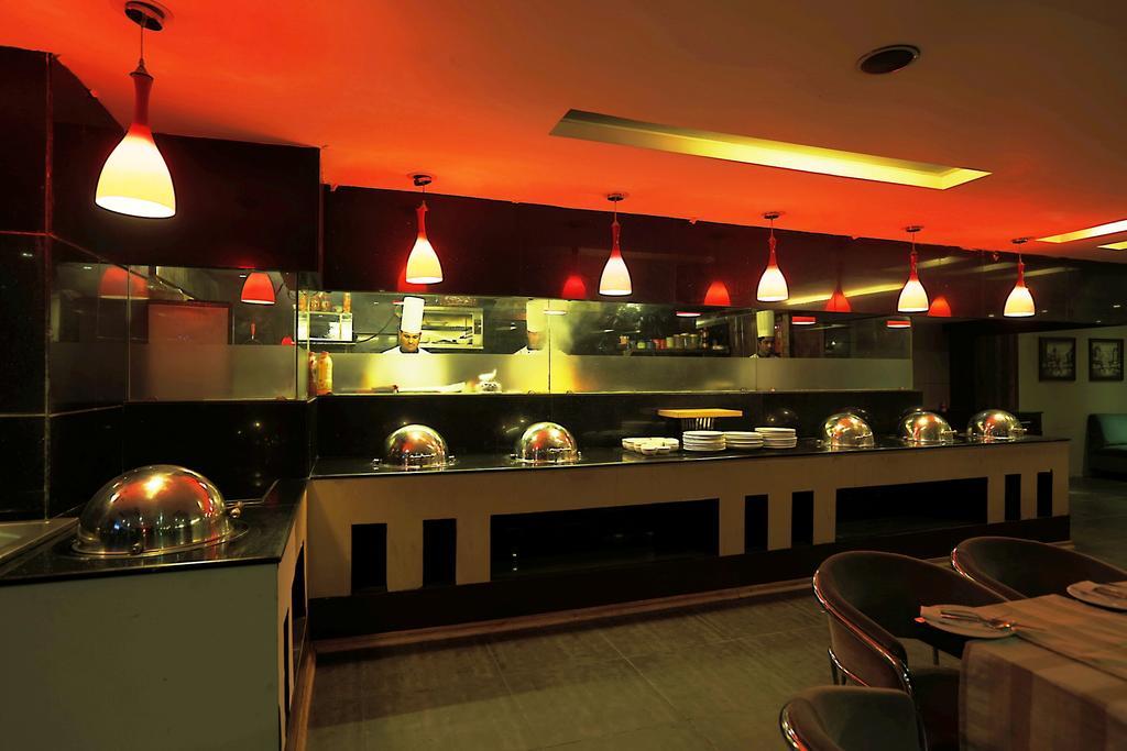 Corporate Regency Hotel New Delhi Exterior foto