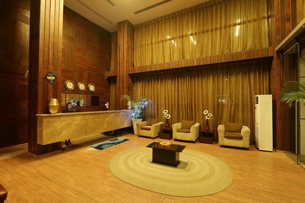 Corporate Regency Hotel New Delhi Exterior foto