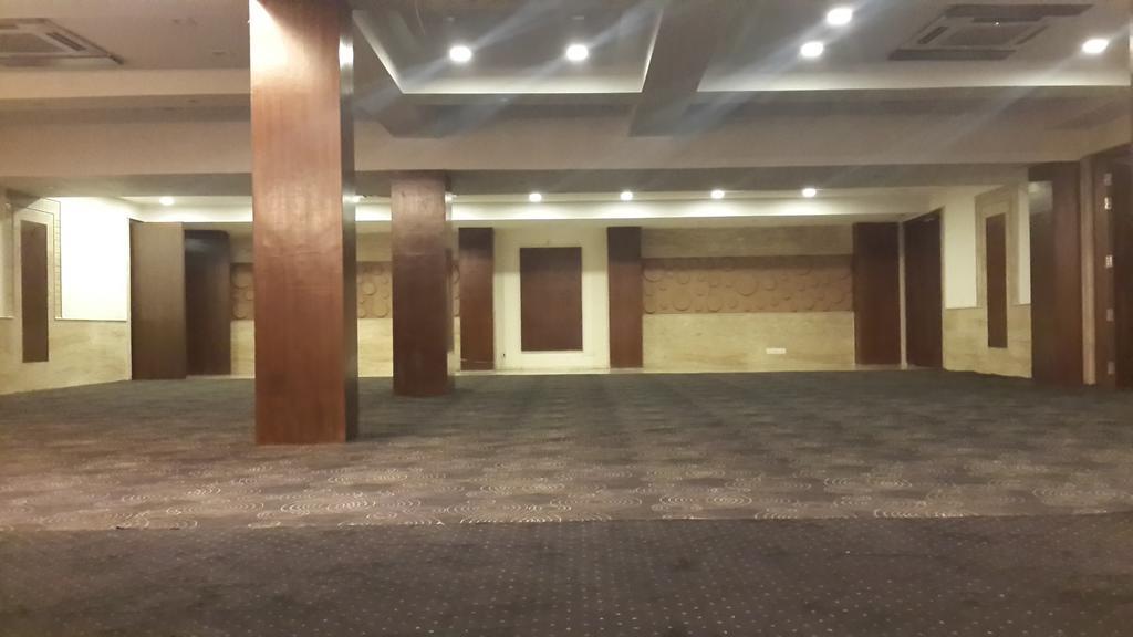 Corporate Regency Hotel New Delhi Exterior foto
