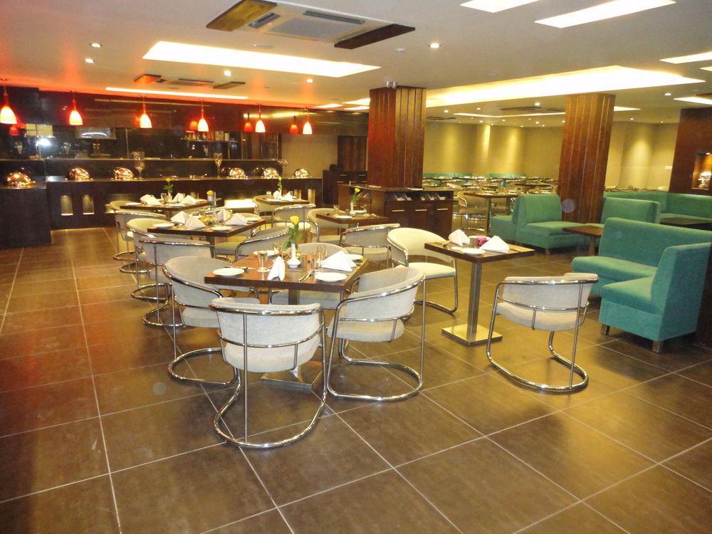 Corporate Regency Hotel New Delhi Exterior foto