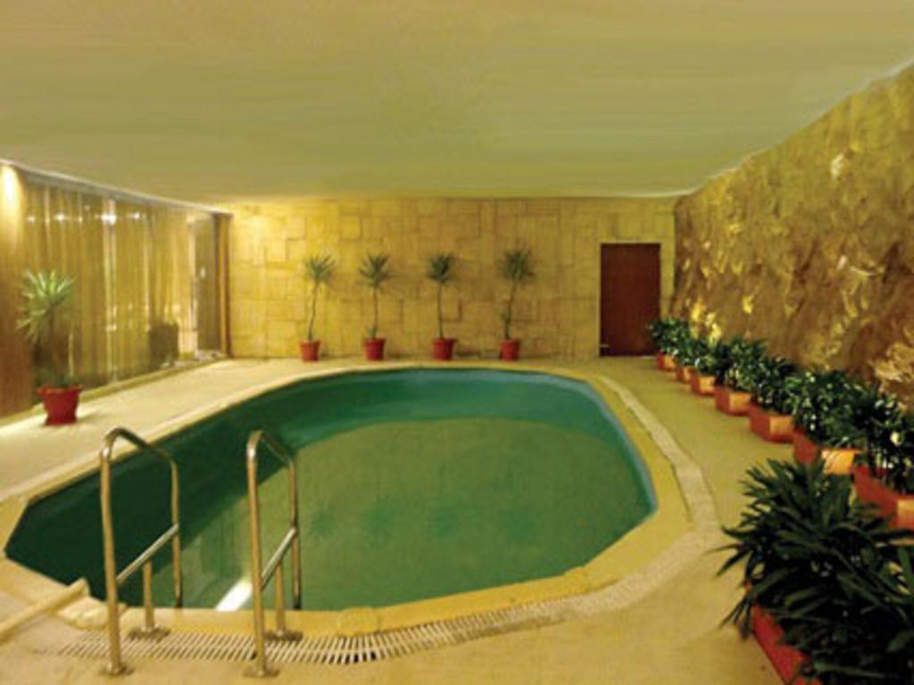 Corporate Regency Hotel New Delhi Exterior foto