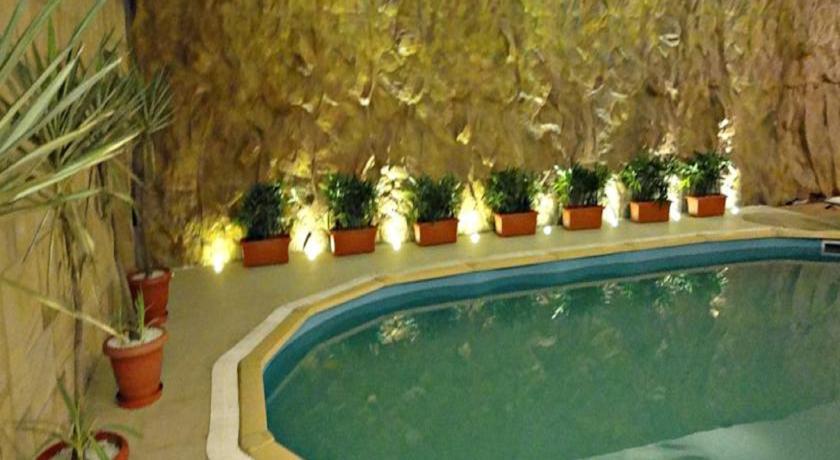 Corporate Regency Hotel New Delhi Exterior foto